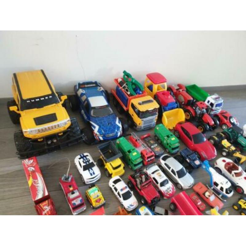 Partij speelgoed auto's groot en klein