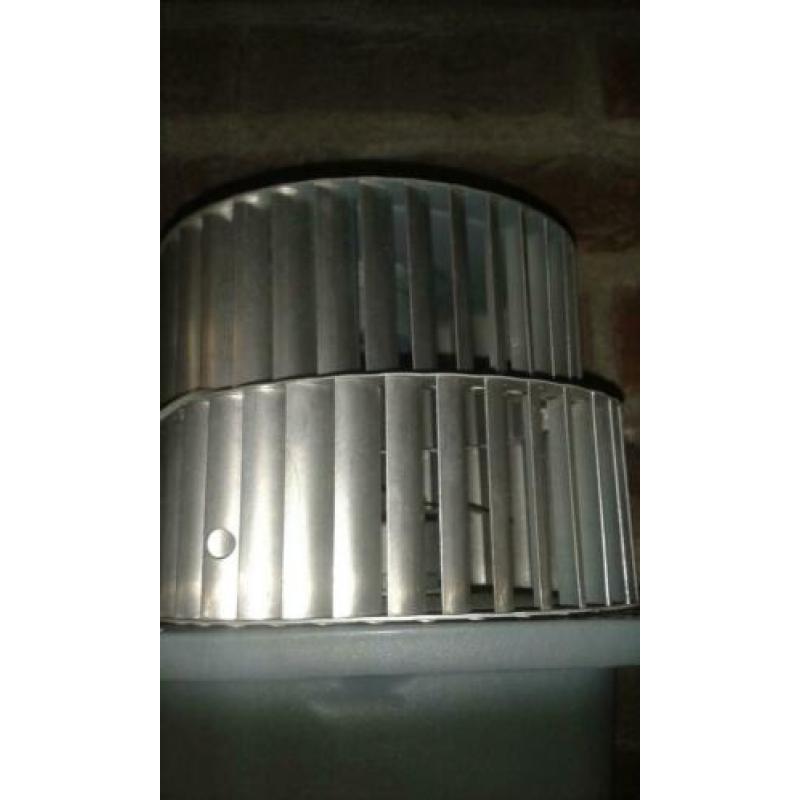 Ventilator met vier aansluitingen.Blaast super