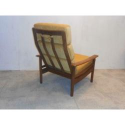 Mooie Deense nieuwe beklede teak vintage retro fauteuil.