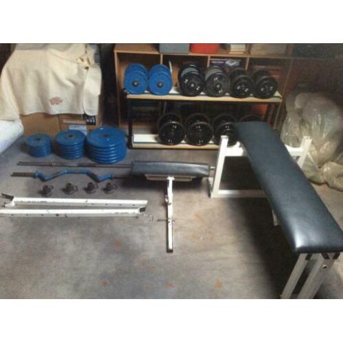 Thuis fitness, complete set: bankje, dumbells, schijven etc.