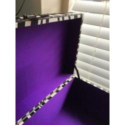 Leuke dekenkist met zebra print en paarse voering