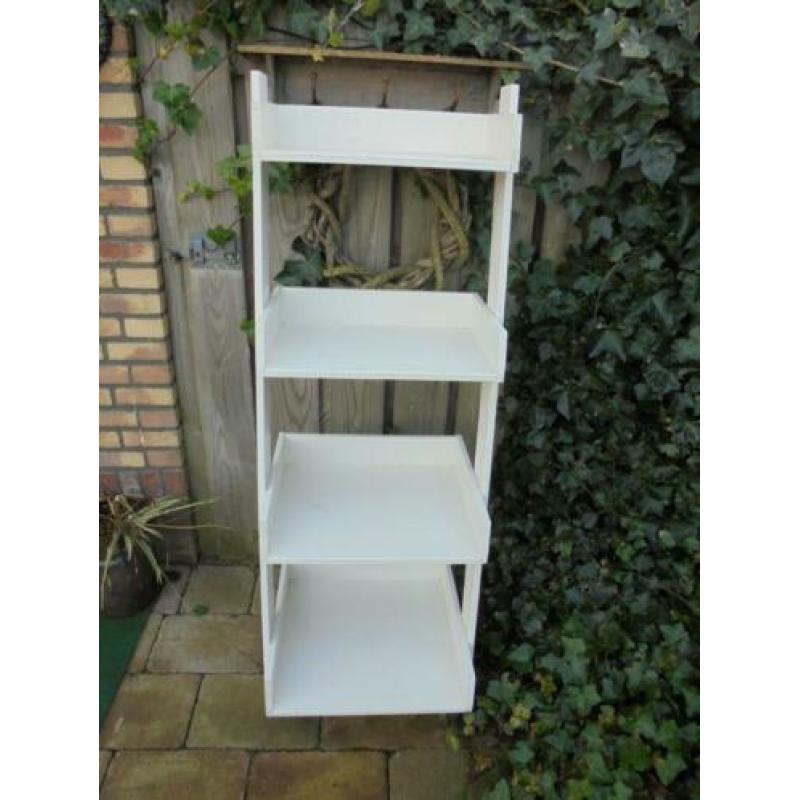 Staand houten wandrek met trapsgewijze planken,135 cm hoog