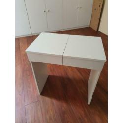 TOILETTAFEL (make-up tafel) .