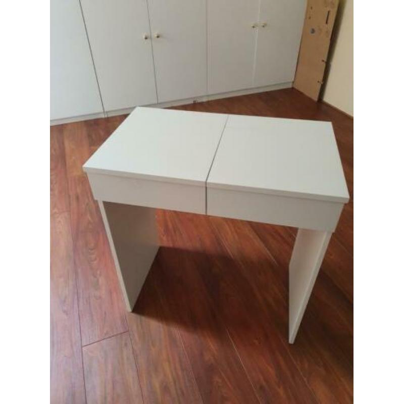 TOILETTAFEL (make-up tafel) .