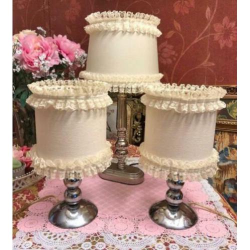 3 Brocante tafellampen vintage zilver met lampenkappen creme