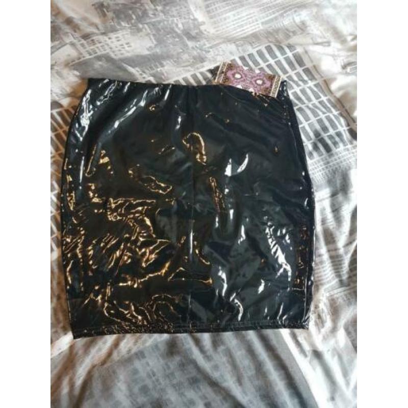 Vinyl / lak rokje zwart maat 36