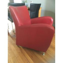 Mooie rood leren fauteuil.