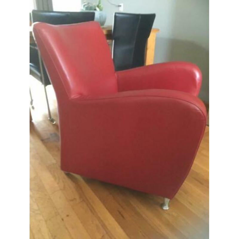 Mooie rood leren fauteuil.