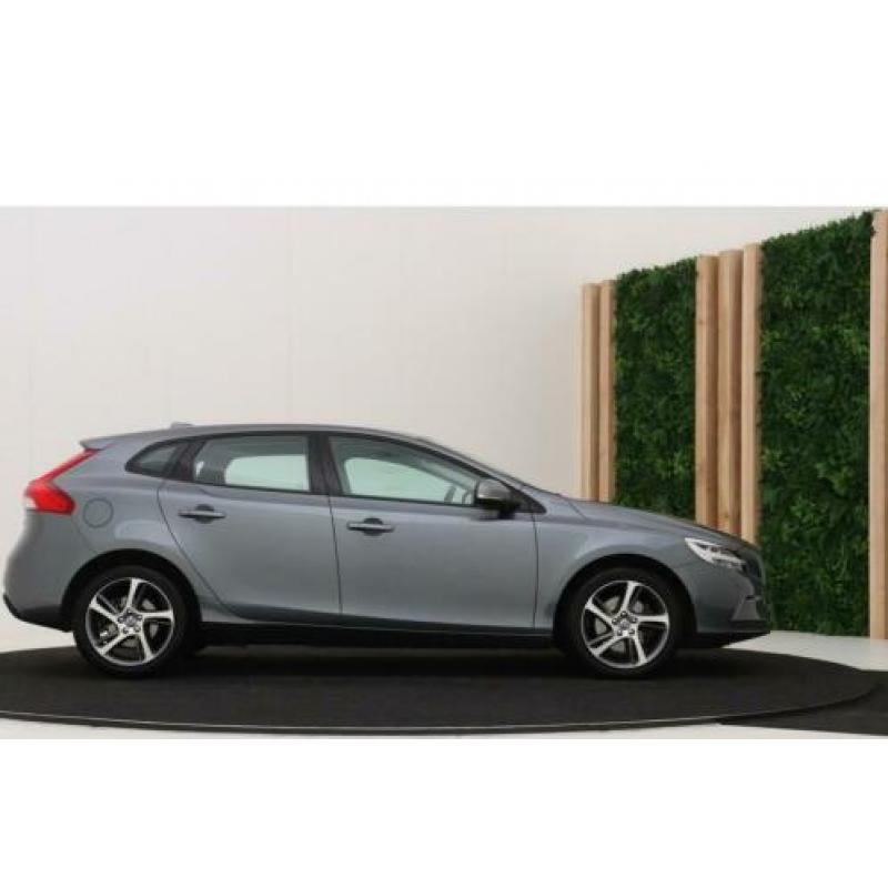 Volvo V40 2.0 T2 Momentum | Camera | LED | PDC V+A | Navigat