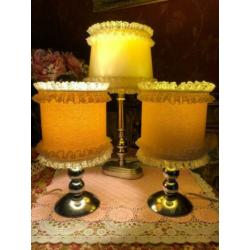 3 Brocante tafellampen vintage zilver met lampenkappen creme