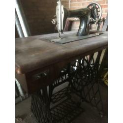 Opel naaimachine tafel