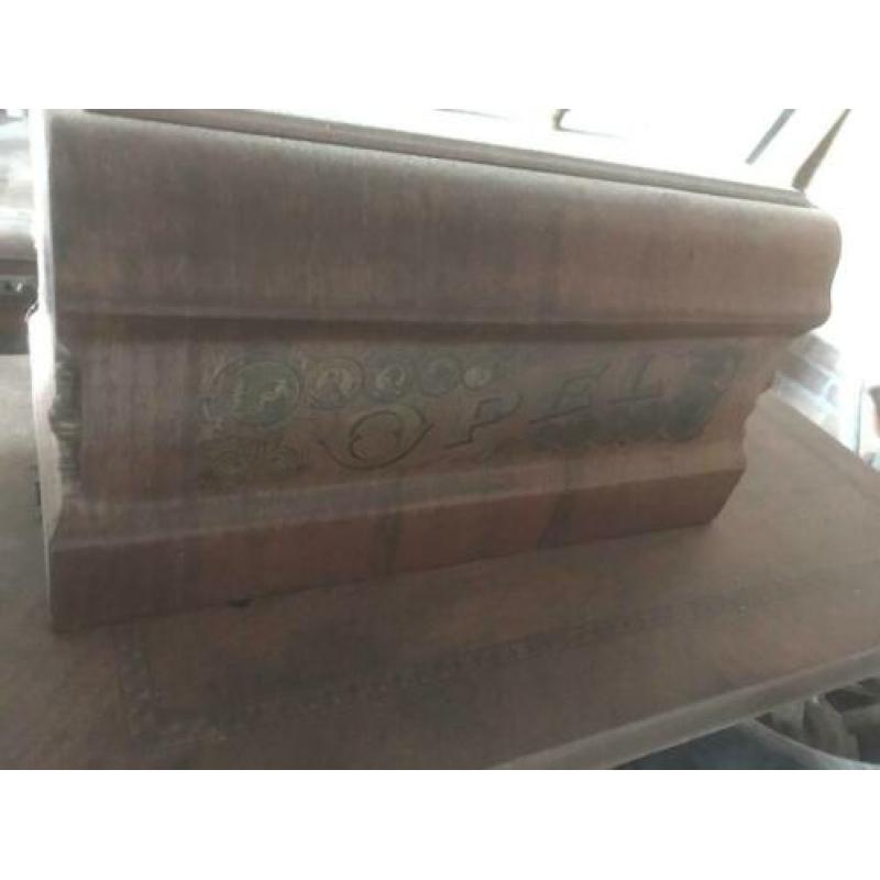 Opel naaimachine tafel