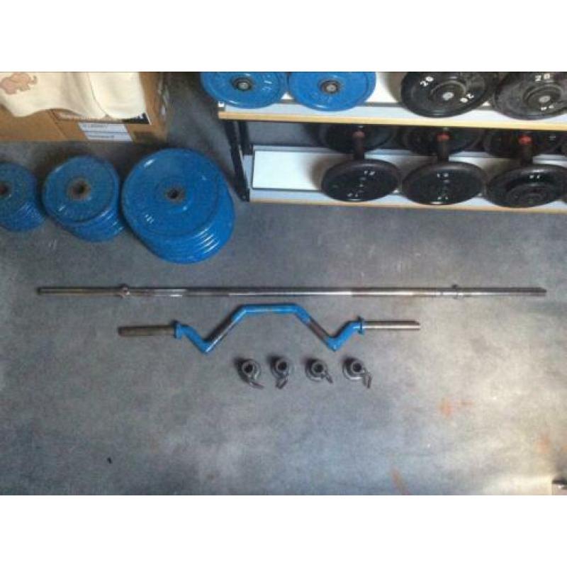Thuis fitness, complete set: bankje, dumbells, schijven etc.