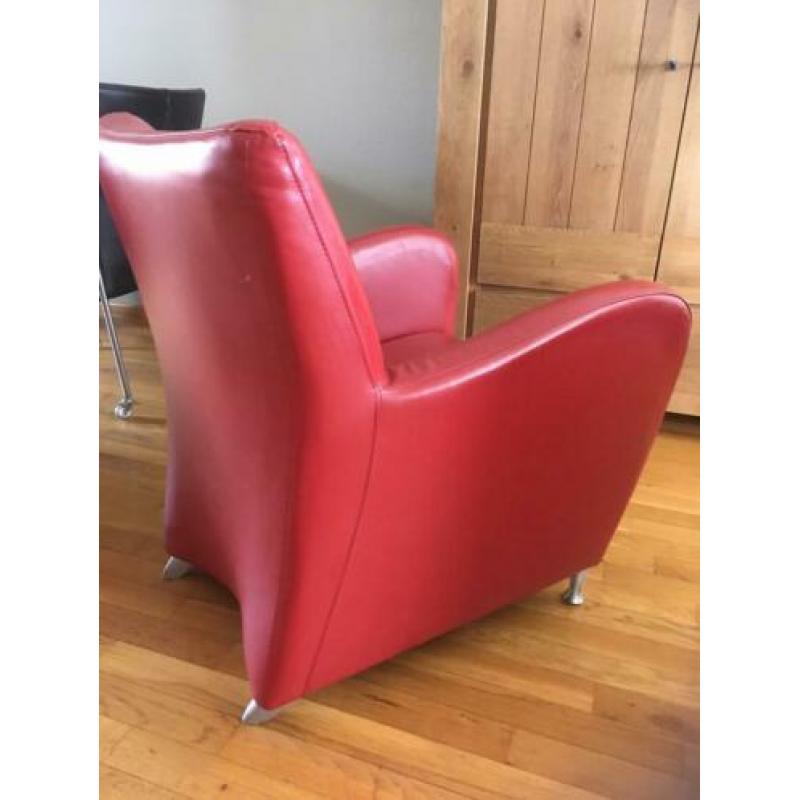 Mooie rood leren fauteuil.