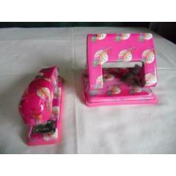 SETJE: roze perforator*nietmachine*potloden met 2 etui's