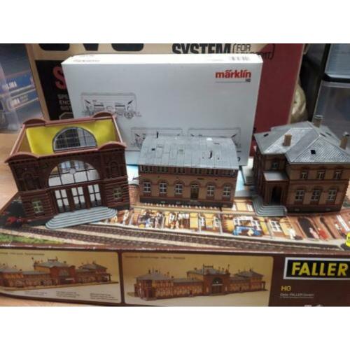 Faller 110113 Station Bonn, in ovp (deels gebouwd)