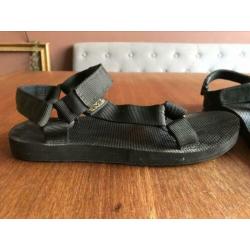 Teva zwart maat 40