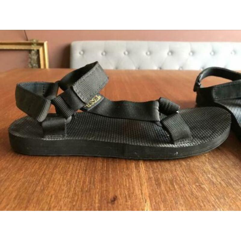 Teva zwart maat 40