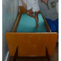 Peuterbed/kinderbed orgineel retro - vintage