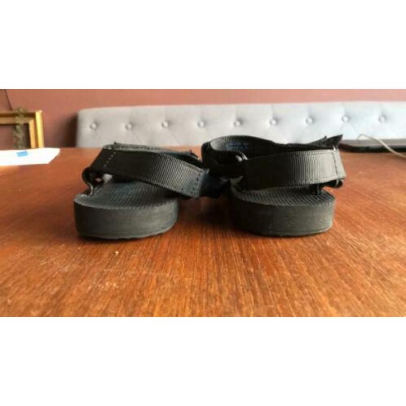 Teva zwart maat 40