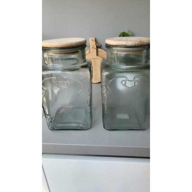 Te koop: 2 glazen voorraadpotten met deskel