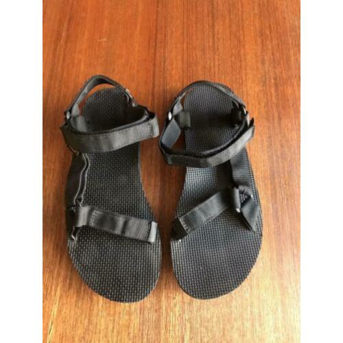 Teva zwart maat 40