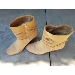 Enkellaars, beige suède, maat 38