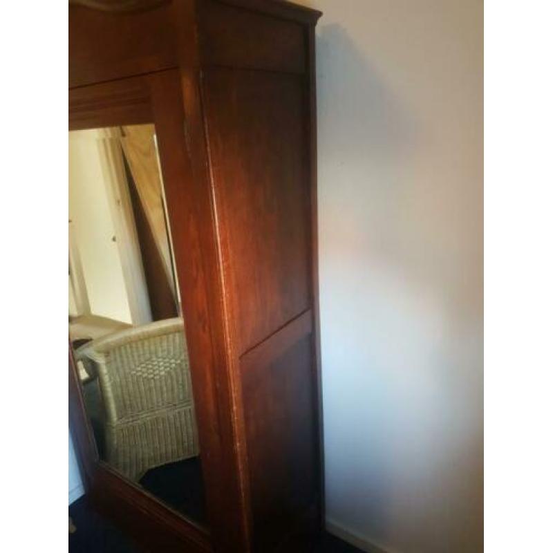 Antieke eiken kast
