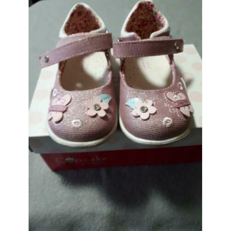 Leuke meisjes schoenen maat 22