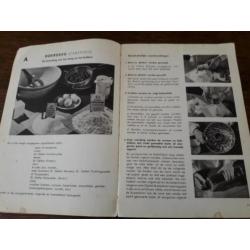 2 oude kookboeken van Dr. Oetker en Maggi