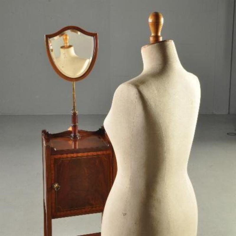Antieke kasten / Gentlemens shavingstand / kaptafel in ma...