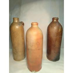 3x antieke mineraalwaterkruik.