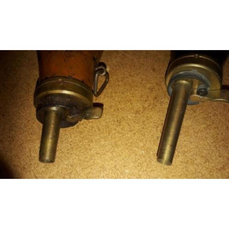 2 antieke kruithoorns