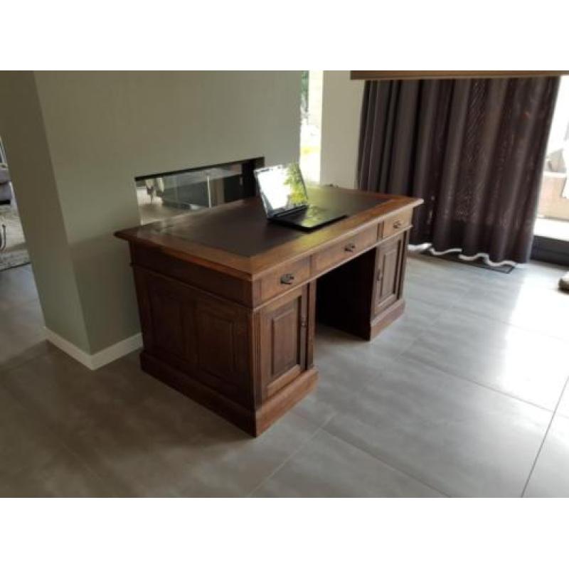 Prachtig Groot antiek bureau met leder inleg