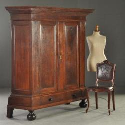 Antieke kasten / Pastoorkast ca. 1800 van bescheide afmet...