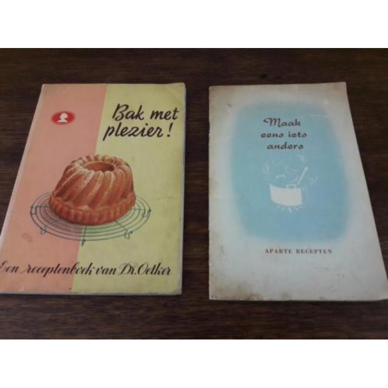 2 oude kookboeken van Dr. Oetker en Maggi