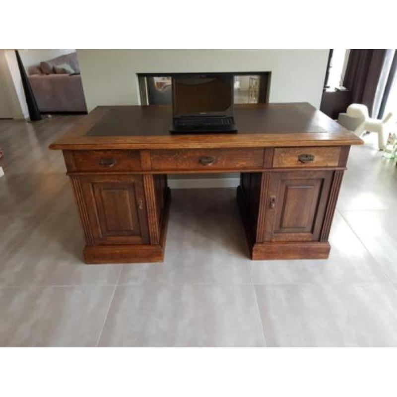 Prachtig Groot antiek bureau met leder inleg