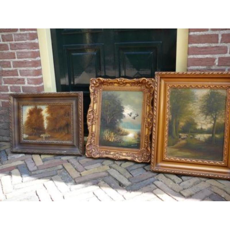 Uit de fam. antieke schilderijen etc.