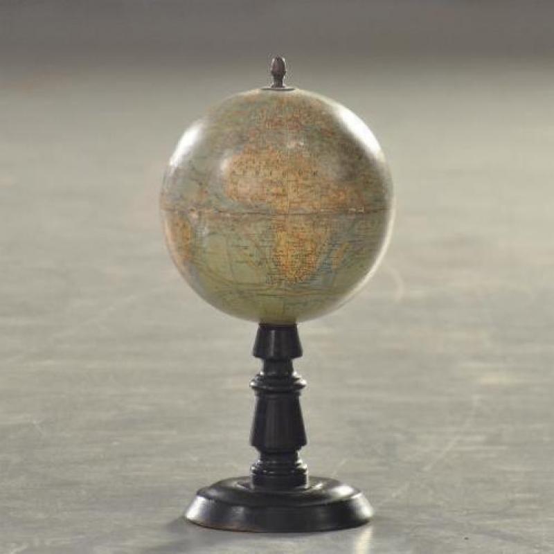 Antieke globes / Kleine tafelglobe of aardbol "J. Forest ...