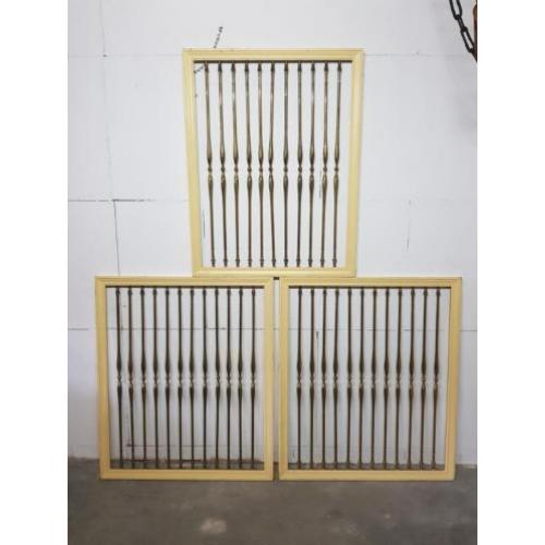 3 messing frames uit de jaren 50/60, €395,-.