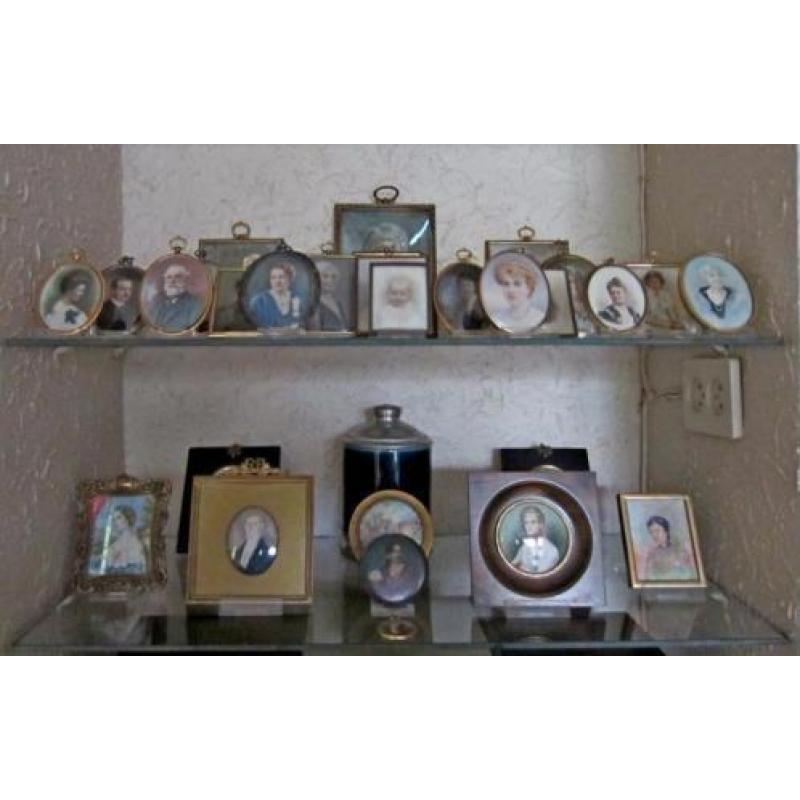 ====1880=miniatuurportret in koperen lijst=1880===