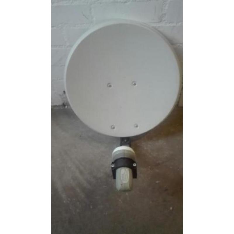 Kleine antenne schotel met beugel ,ideaal voor caravan