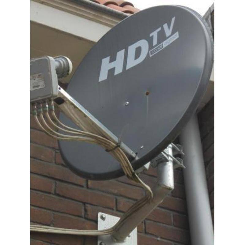 te koop een schotel antenne met 5 resievers