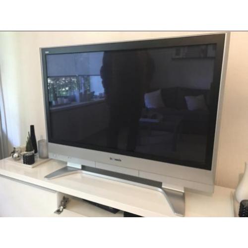Panasonic Viera plasma TV - TH-42PV60E