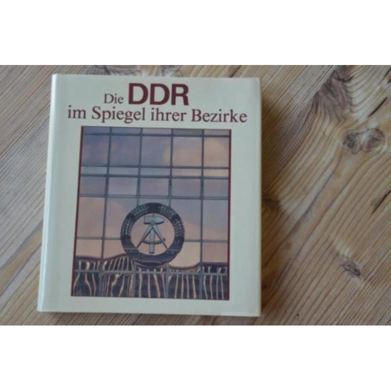 Jubileumboek 40 jaar DDR uit 1989 (vlak voor Wende)