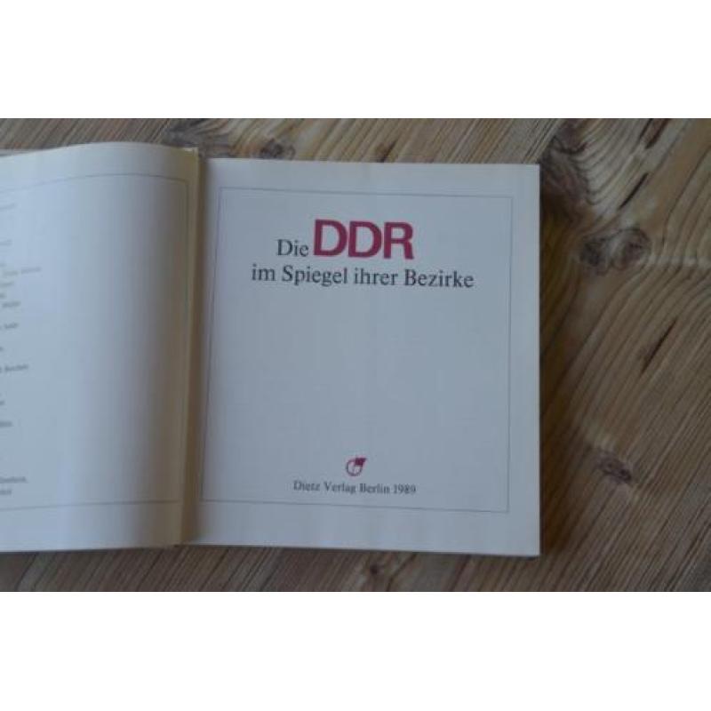 Jubileumboek 40 jaar DDR uit 1989 (vlak voor Wende)