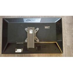 2 Computerschermen 24 inch, incl. muurbeugels