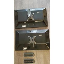 2 Computerschermen 24 inch, incl. muurbeugels