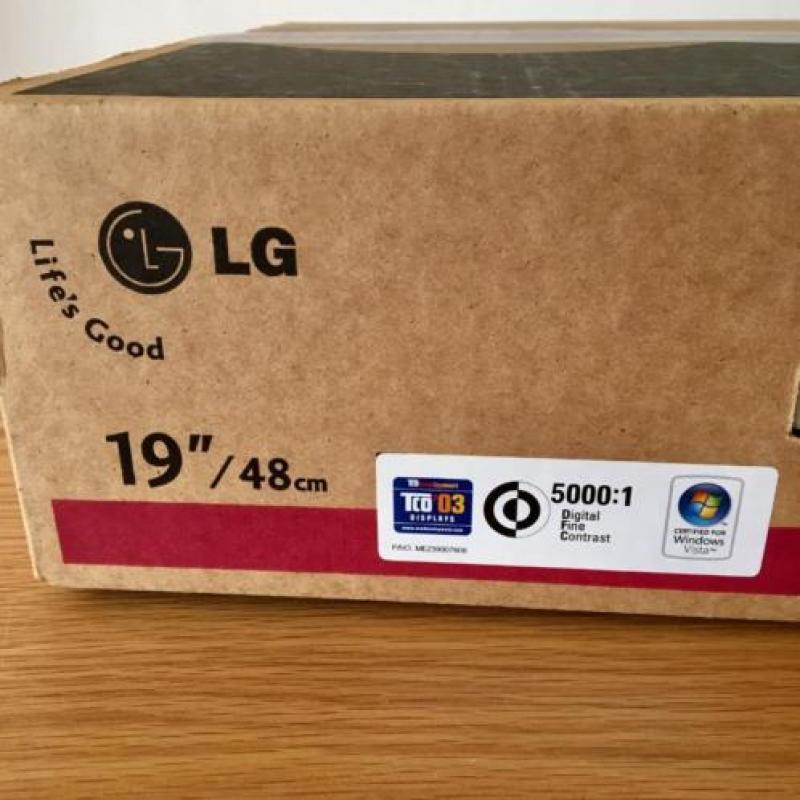 LG Flatron 19" Wide LCD Monitor L194WT