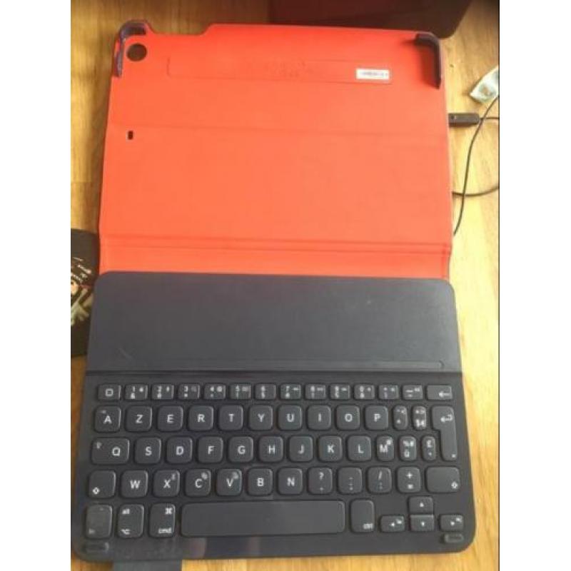 Bluetooth toetsenbord en cover iPad Air